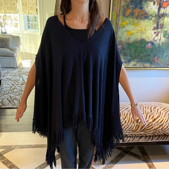 MINNIE ROSE fringed poncho. Navy blue. - Picture 2 of 6
